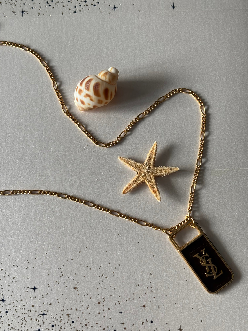 L’élégant - Bouton YSL upcyclé