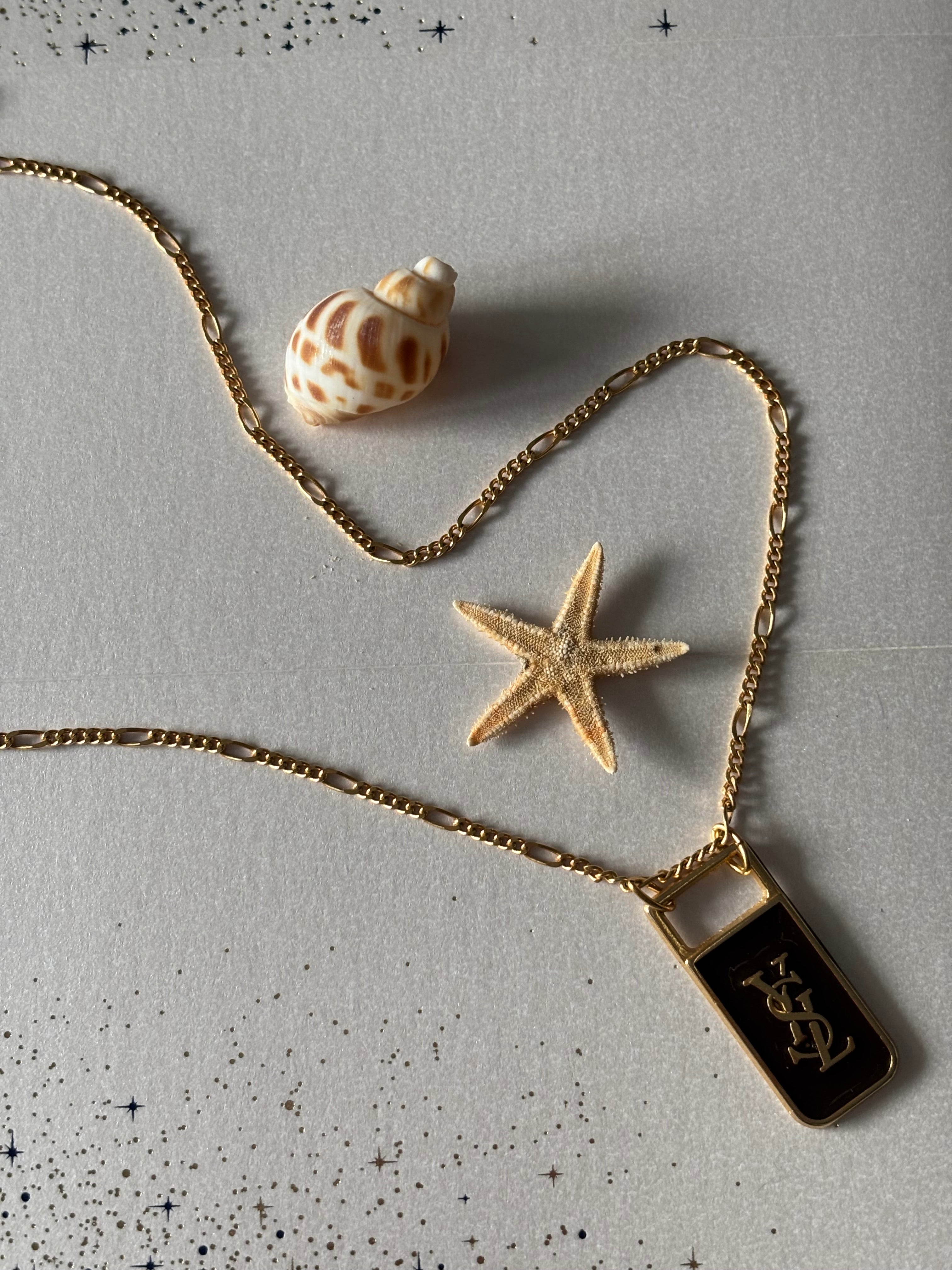 L’élégant - Bouton YSL upcyclé