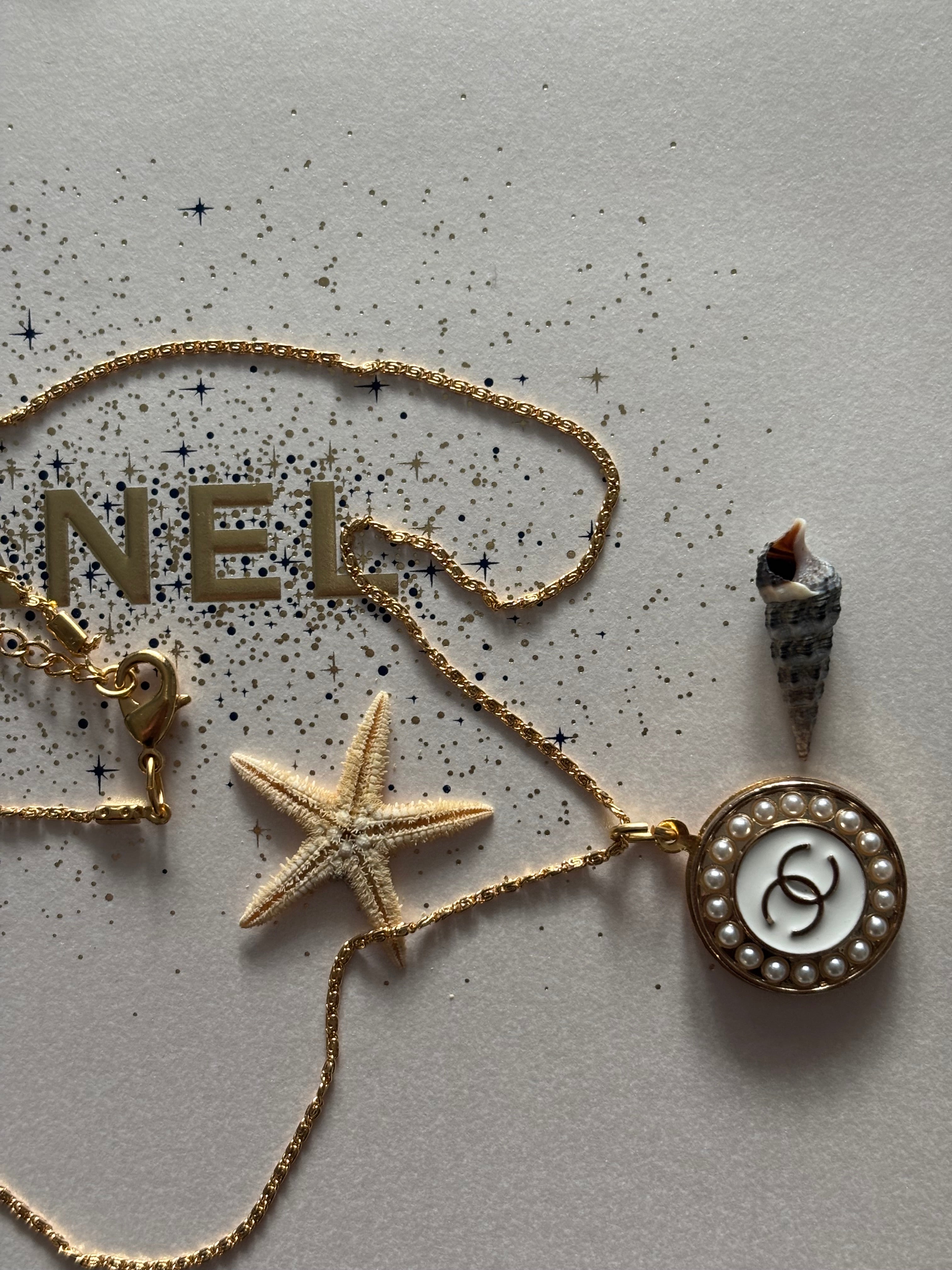 Perle de nacre -Bouton Chanel upcyclé