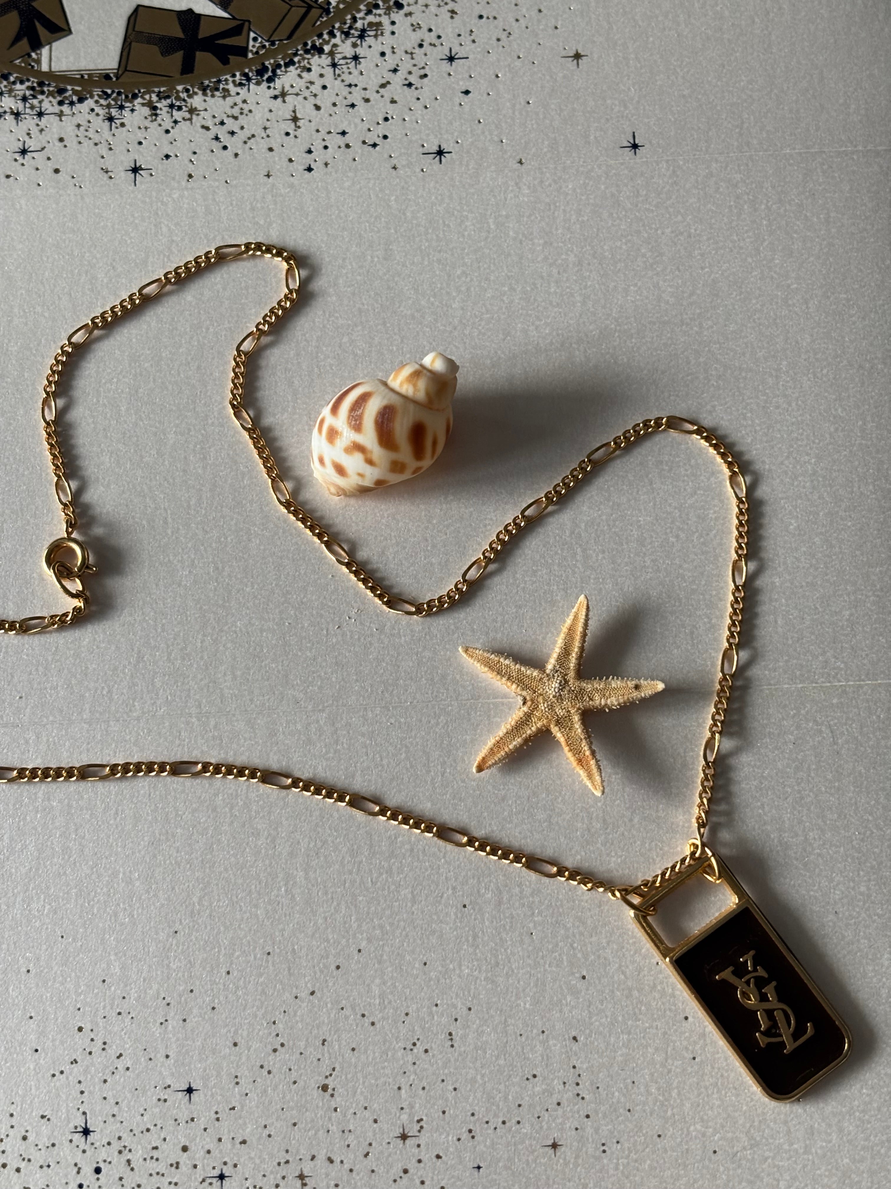 L’élégant - Bouton YSL upcyclé