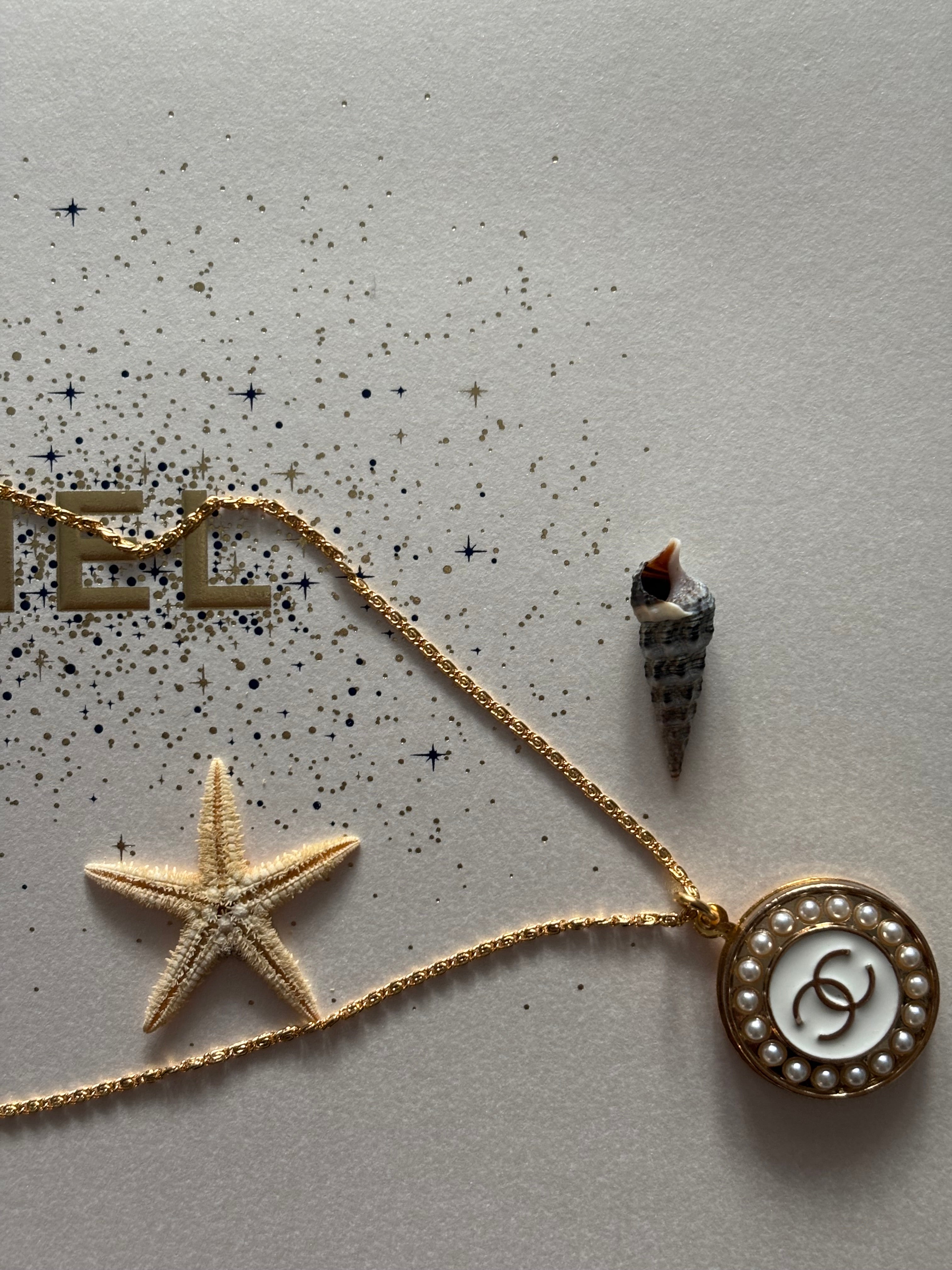 Perle de nacre -Bouton Chanel upcyclé