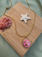 COLLIER BOUTON UPCYCLE - barbie